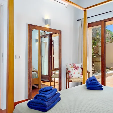 Itaca - Swimming Pool By The Sea * Λα Μανταλένα