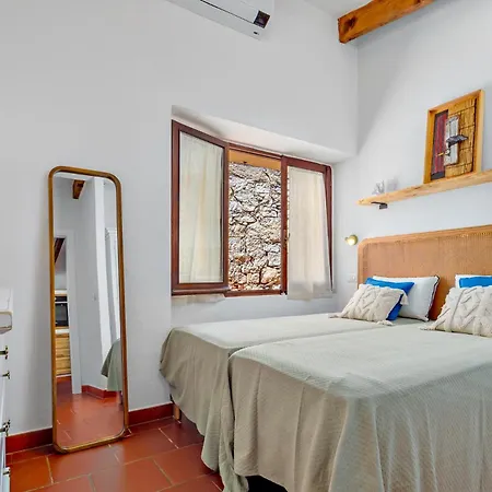 Itaca - Swimming Pool By The Sea * Λα Μανταλένα