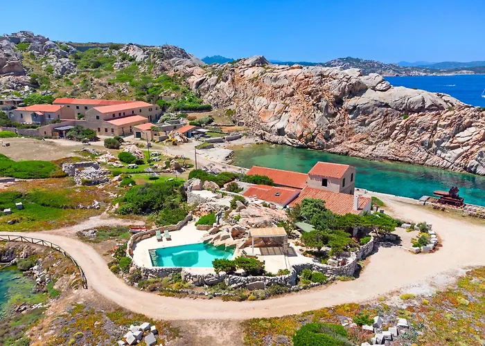 Itaca - Swimming Pool By The Sea * La Maddalena